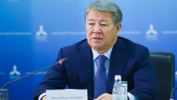 Фотография к новости: Мамин мен Есімов бір-біріне тілекті жаудырды