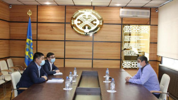 Фотография к новости: Нұрлан Өтешев кәсіподақтардан байқаушыларды даярлау туралы айтты