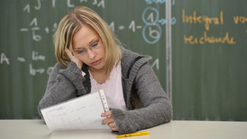 Фотография к новости: Бюджеттен бөлінген ақшаны мұғалімдерге төлемегендерге қатаң шара қолданылады – Аймағамбетов