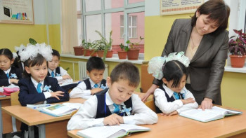 Фотография к новости: Министр неліктен III тоқсанда аралас оқыту түрі қабылданғанын түсіндірді