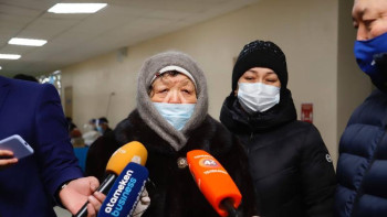 Фотография к новости: Депутаттыққа үміткердің анасы дауыс берді