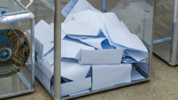 Фотография к новости: Алматыда байқаушылардың құжаттарына қатысты мәселе туындады