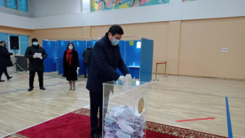 Фотография к новости: Президент аппаратының басшысы дауыс берді