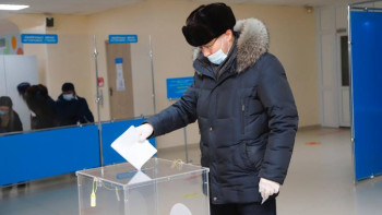 Фотография к новости: Сайлау. Дауыс берушілердің алғашқы легі учаскеге келді