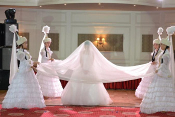 Фотография к новости: Тығылып беташар, той жасап жатыр – дәрігер тараздықтар туралы