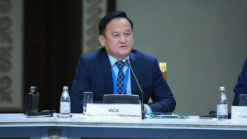 Фотография к новости: Кирилл құрсауынан шығып, латын графикасына өтудің маңызы зор – Қазыбек Иса 