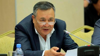 Фотография к новости: Латын графикасына ауысу не үшін керек? – Дос Көшім жауап берді