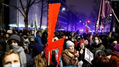 Польшада абортқа қатысты заңға қарсы наразылық акциясы өтті