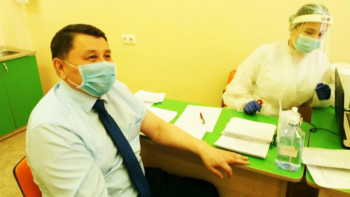 Фотография к новости: Бекшин вакцина салдырды