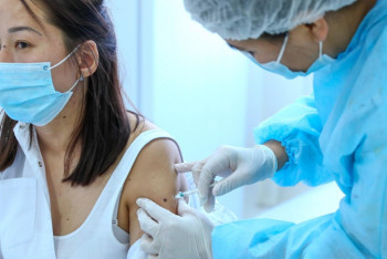 Фотография к новости: Қоғамда бізді вакцинацияға мәжбүрледі деген пікір бар. Алайда ол жалған – дәрігер