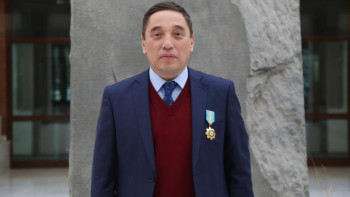 Фотография к новости: Біз әліпбиді сән үшін емес, Тәуелсіздік мұратын жүзеге асыру үшін өзгертеміз – Дихан Қамзабекұлы