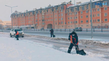 Фотография к новости: Қар тазалаушының бір күні қалай өтеді?
