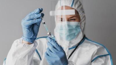 Атырауда 700-ге жуық медицина қызметкері вакцина алды