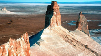 Фотография к новости: Кешен Бозжырадан 3-4 шақырым алыста салынады – жобаның бас сәулетшісі 