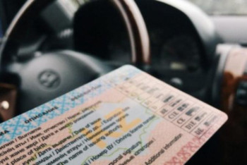 Фотография к новости: Полиция қызметкерлері жүргізуші куәлігін талап еткен жағдайда не істеу керек?