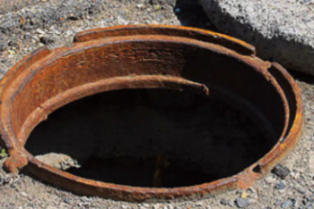 Фотография к новости: Бұл – таза қылмыс. Көлгінов құдықтың үстінен асфальт төсеген мердігерлерді жазғырды 