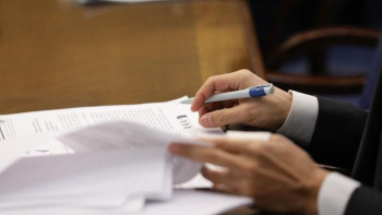 Фотография к новости: Депутаттар тіл білмейтін дипломаттарға қатаң шара қолдануды ұсынды 