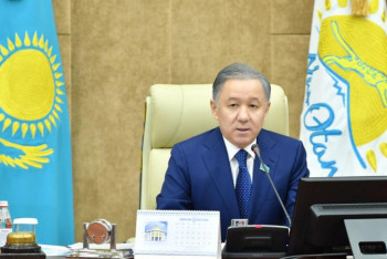 Фотография к новости: Нығматулин депутаттың Бозжыра мәселесіне қатысты қойған сұрағы орынсыз екенін айтты