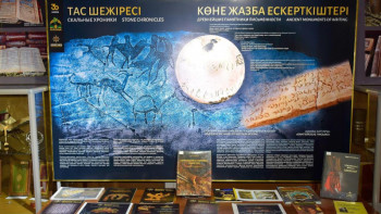 Фотография к новости: Алматыда ел Тәуелсіздігінің 30 жылдығына арналған кітап көрмесі ашылды