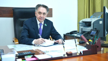 Фотография к новости: Тапсырма беруіңізді сұраймыз. Сенаторлар Маминге өтініш жасады