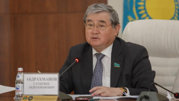 Фотография к новости: Бұл туралы тек екі адам тіс жармады. Депутат жастарды жазғырмағандар туралы айтты 