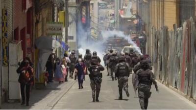 Боливияда дәрігерлер шеруге шығып, полициямен қақтығысты