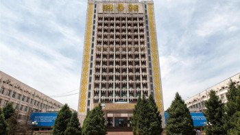 Фотография к новости: ҚазҰУ-дің жері қайда кетті. Депутат оқу орнының аумағы 1,8 гектарға кішірейгенін айтты