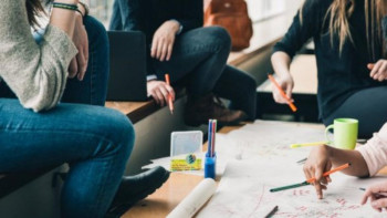 Фотография к новости: Бірінші курсқа 200 студент қабылданады, ал 900-і бітіреді. БҒМ ЖОО-лардағы былық туралы айтты 