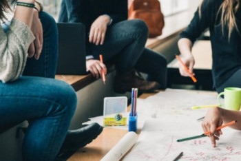 Фотография к новости: Бірінші курсқа 200 студент қабылданады, ал 900-і бітіреді. БҒМ ЖОО-лардағы былық туралы айтты 