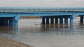 Фотография к новости: Павлодар облысында су басу қаупі бар жерлерден қар шығарылуда