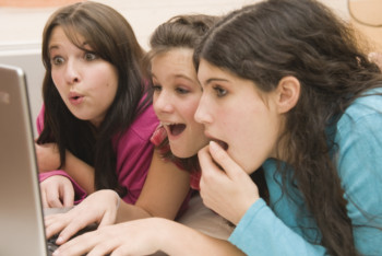 Фотография к новости: Депутат заңды зерделемей, желіде даурықпа әңгіме тарататындар туралы айтты