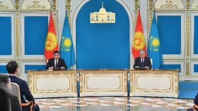 Қырғыз Президенті Тоқаевқа Жұбан Молдағалиевтің өлеңін оқып берді