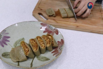 Корея елшісінің аспазы қазақстандықтарға корей тағамдарын әзірлеуді үйретеді