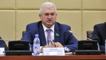 Фотография к новости: Депутаттар да тоқтар емес. Маминнен зейнет жасын төмендетуді тағы да сұрады