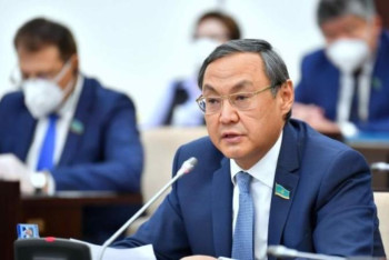 Фотография к новости: Сенатор оқытушылар жалақысын Ұлттық ЖОО деңгейіне жеткізуді талап етті