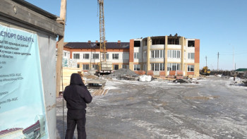 Фотография к новости: Екі ай бойы ақшасыз отырған құрылысшыларға жалақының бір бөлігі берілді