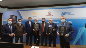 Фотография к новости: TURKSOY ұйымы «Абай» альбомының тұсаукесерін өткізді