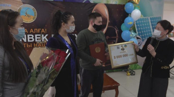 Фотография к новости: Облыс әкімдігі Иманбекке «Грэмми» сыйлығы үшін 2 млн теңге көрімдік берді