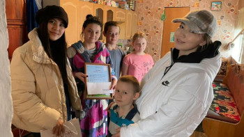 Фотография к новости: Наурыздағы жақсылық: «ҚазАқпарат» ұжымы тұрмысы төмен отбасыларға көмек берді