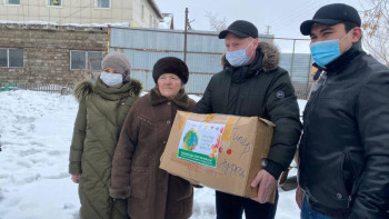 Фотография к новости: Ел астанасында 2 мыңға жуық отбасыға азық-түлік себеті табысталды