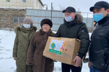 Фотография к новости: Ел астанасында 2 мыңға жуық отбасыға азық-түлік себеті табысталды