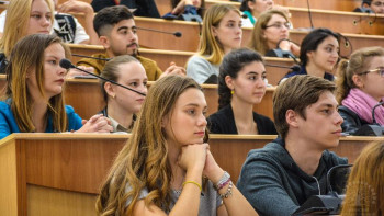 Фотография к новости: Елордалық І курс студенттері қашықтан оқиды