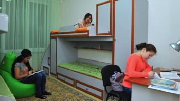 Фотография к новости: Алматыда студенттер жатақханасынан коронавирус анықталған