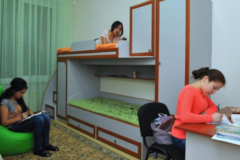 Фотография к новости: Алматыда студенттер жатақханасынан коронавирус анықталған