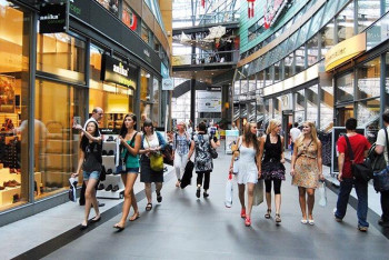 Алматыда қандай сауда үйлерінде вакцина салынатыны белгілі болды