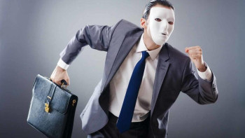 Фотография к новости: 60 млн теңге пара алған Антикордың «алаяқ» қызметкері ұсталды