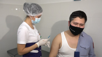 Фотография к новости: Павлодарлық полицейлер жаппай екпе салдыртуда