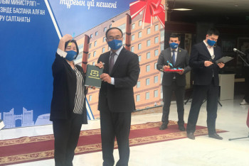 Фотография к новости: Елордадағы университет қызметкерлері баспаналы болды