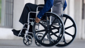 Фотография к новости: Жүре алмайтын адамдар вакцинаны қалай салдырады?