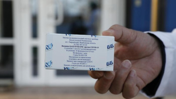 Фотография к новости: Вирустан вакцинаға дейінгі тар жол, тайғақ кешу